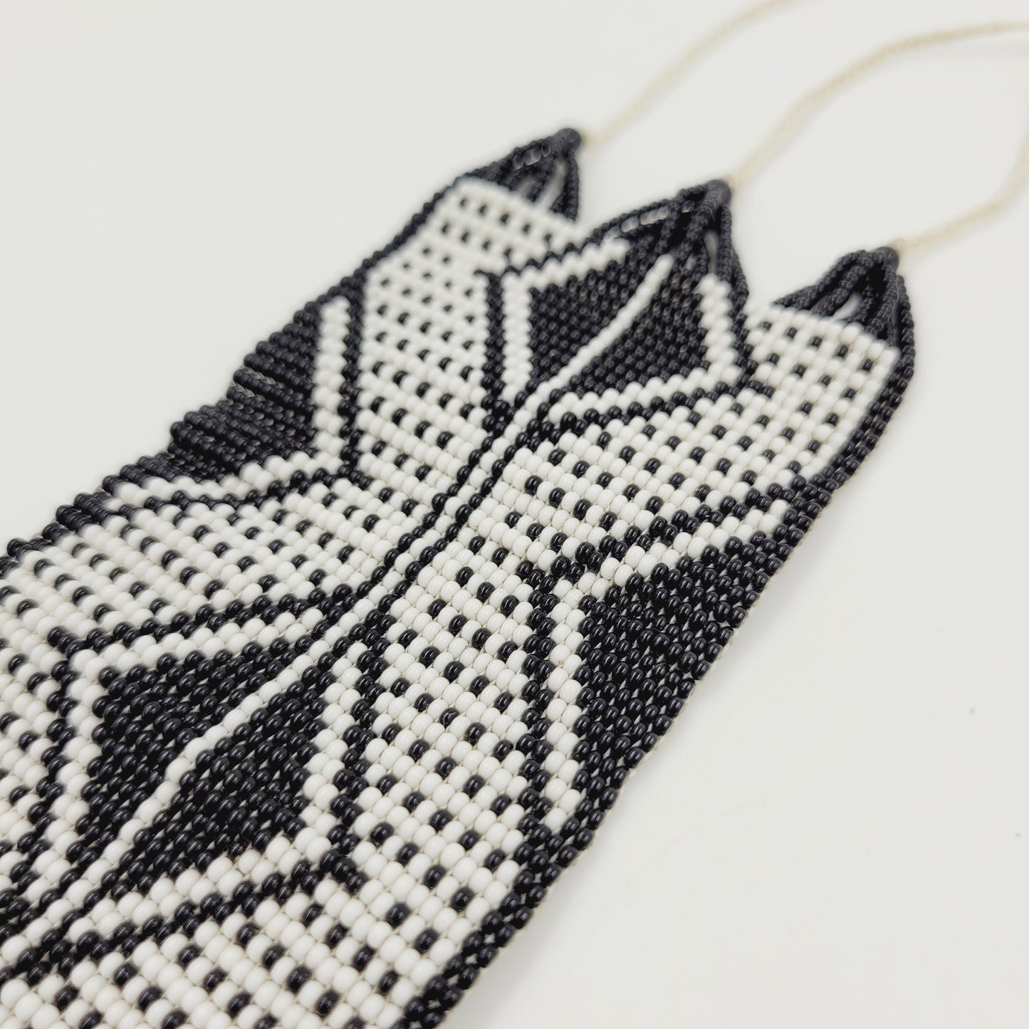 Pulseira de Miçanga Preta e Branca Ajustável Povo Tapirapé