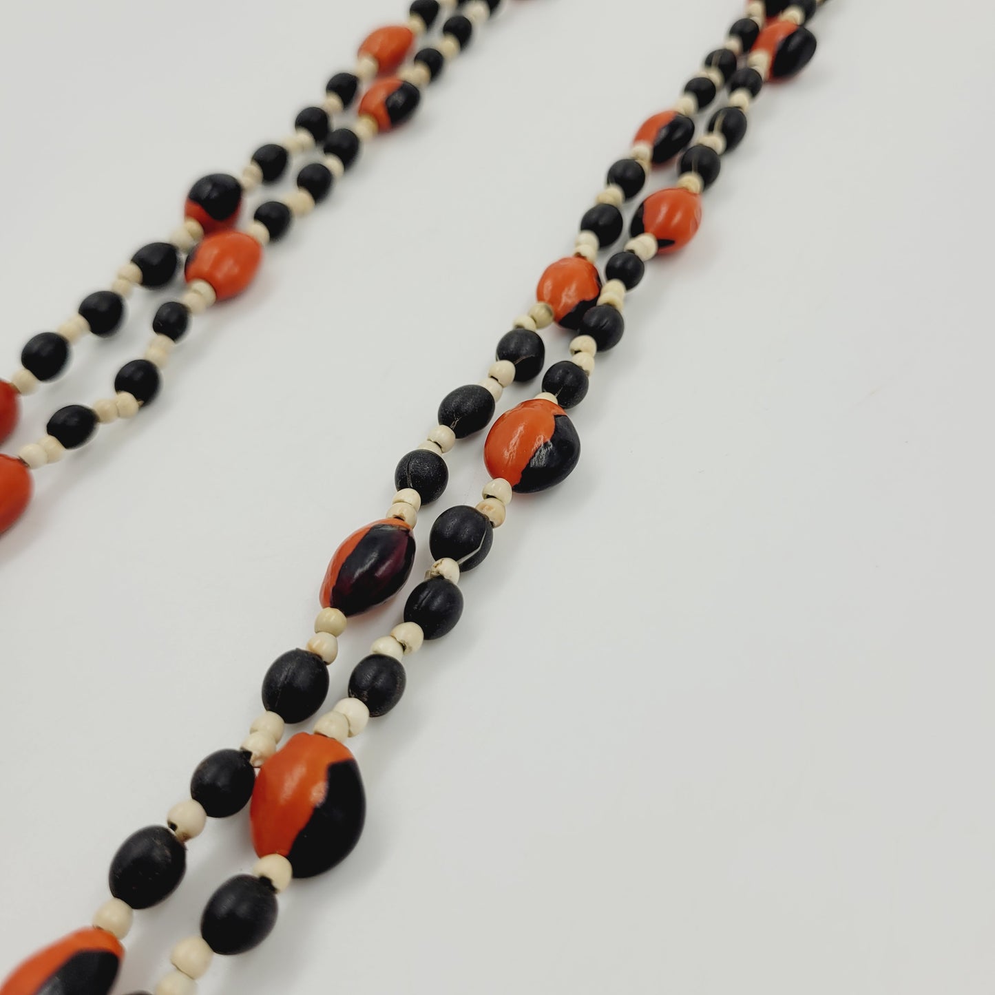 Colar de Sementes Olho de Cabra Vermelho e Preto Povo Rikbaktsa