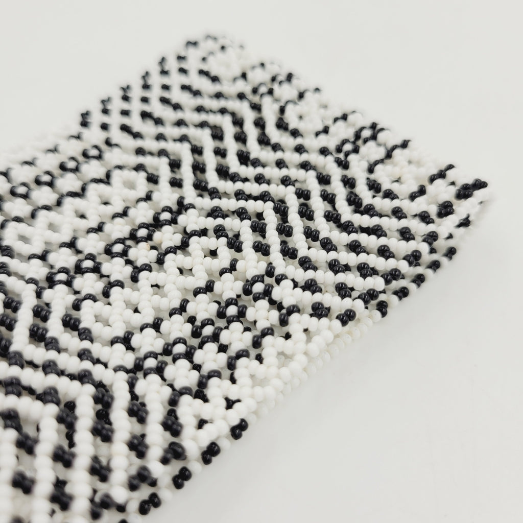 Pulseira de Miçanga Branca e Preta Fio de Nylon Povo Kayapó