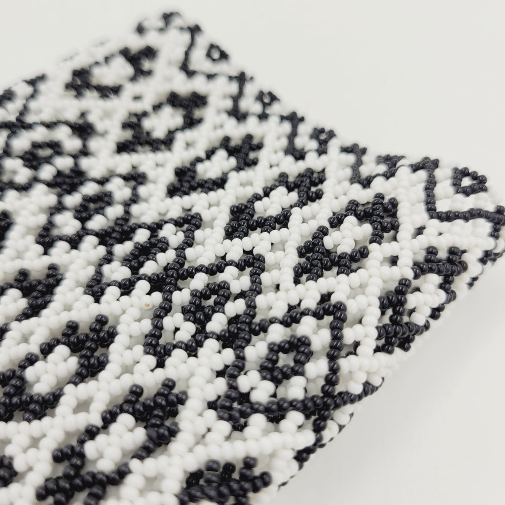 Pulseira de Miçanga Branca e Preta Fio de Nylon Povo Kayapó