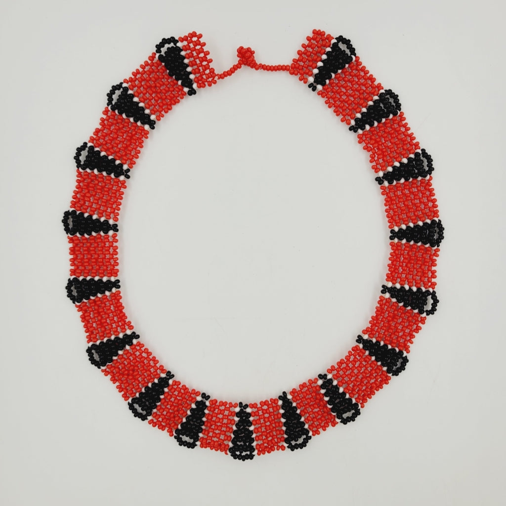 Colar Kayapó Vermelho e Preto de Miçanga