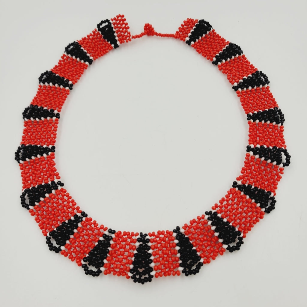 Colar Kayapó Vermelho e Preto de Miçanga