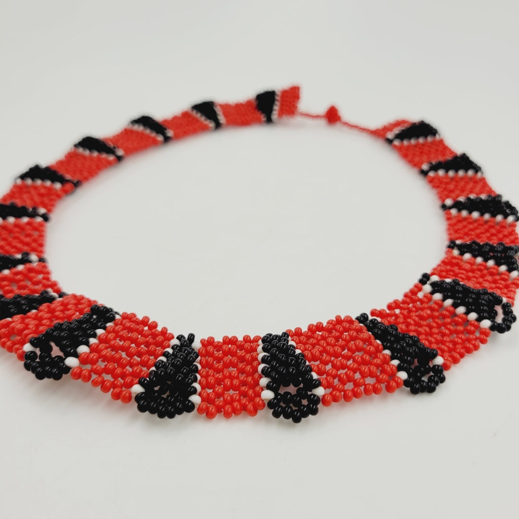 Colar Kayapó Vermelho e Preto de Miçanga