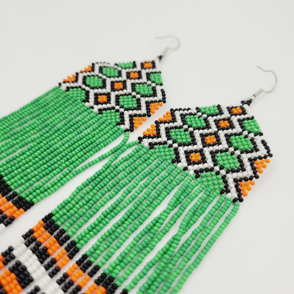 Brinco Verde Longo de Miçanga Kayapó