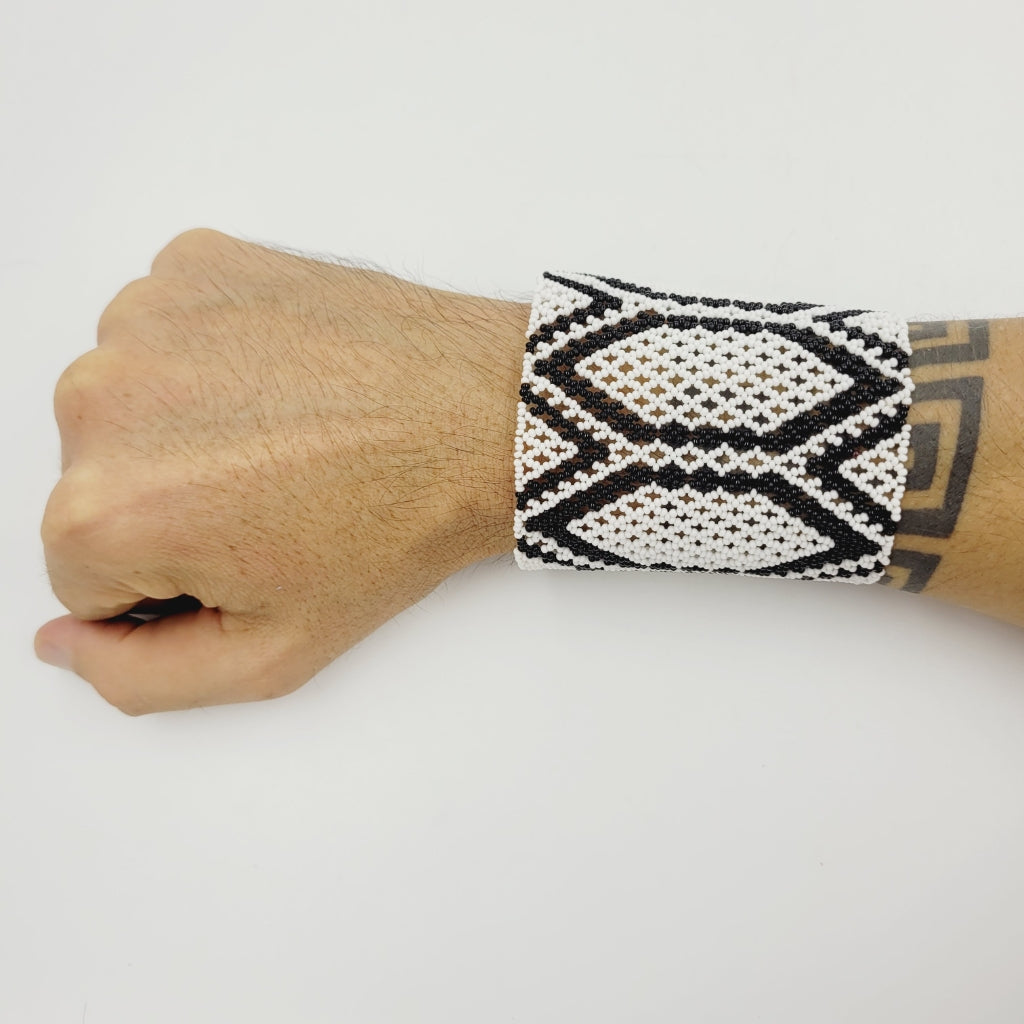 Pulseira de Miçanga Preto e Branco Povo Kanela