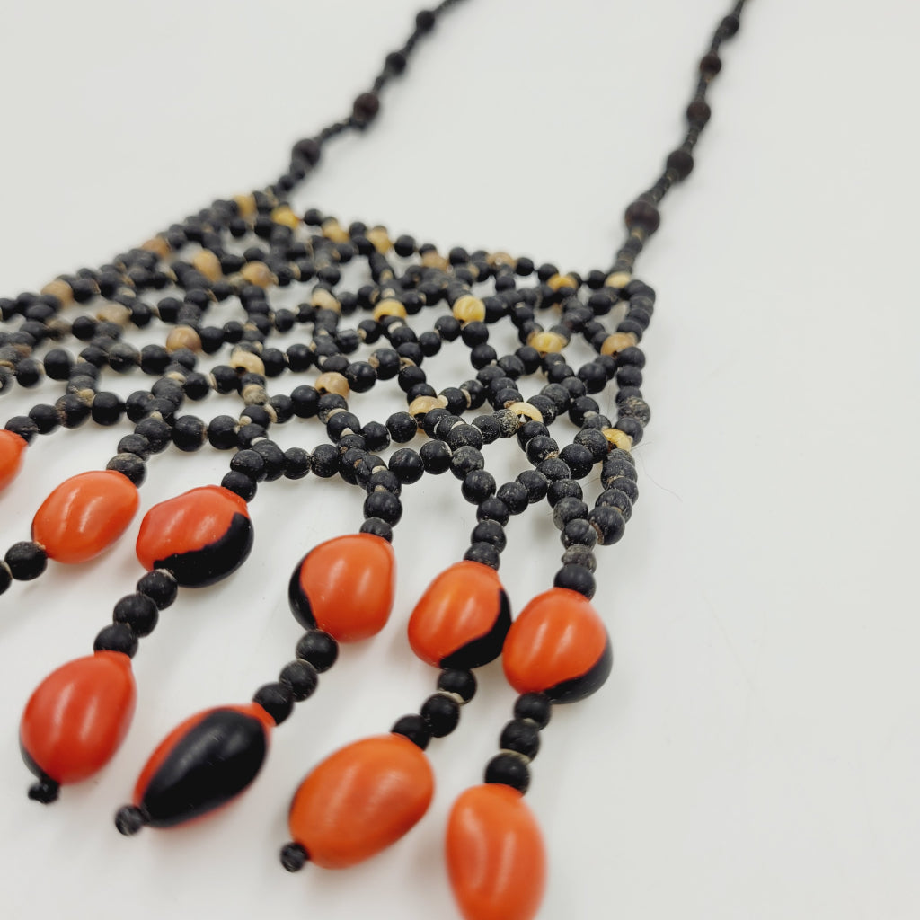 Colar de Sementes Preto e Vermelho Povo Rikbaktsa