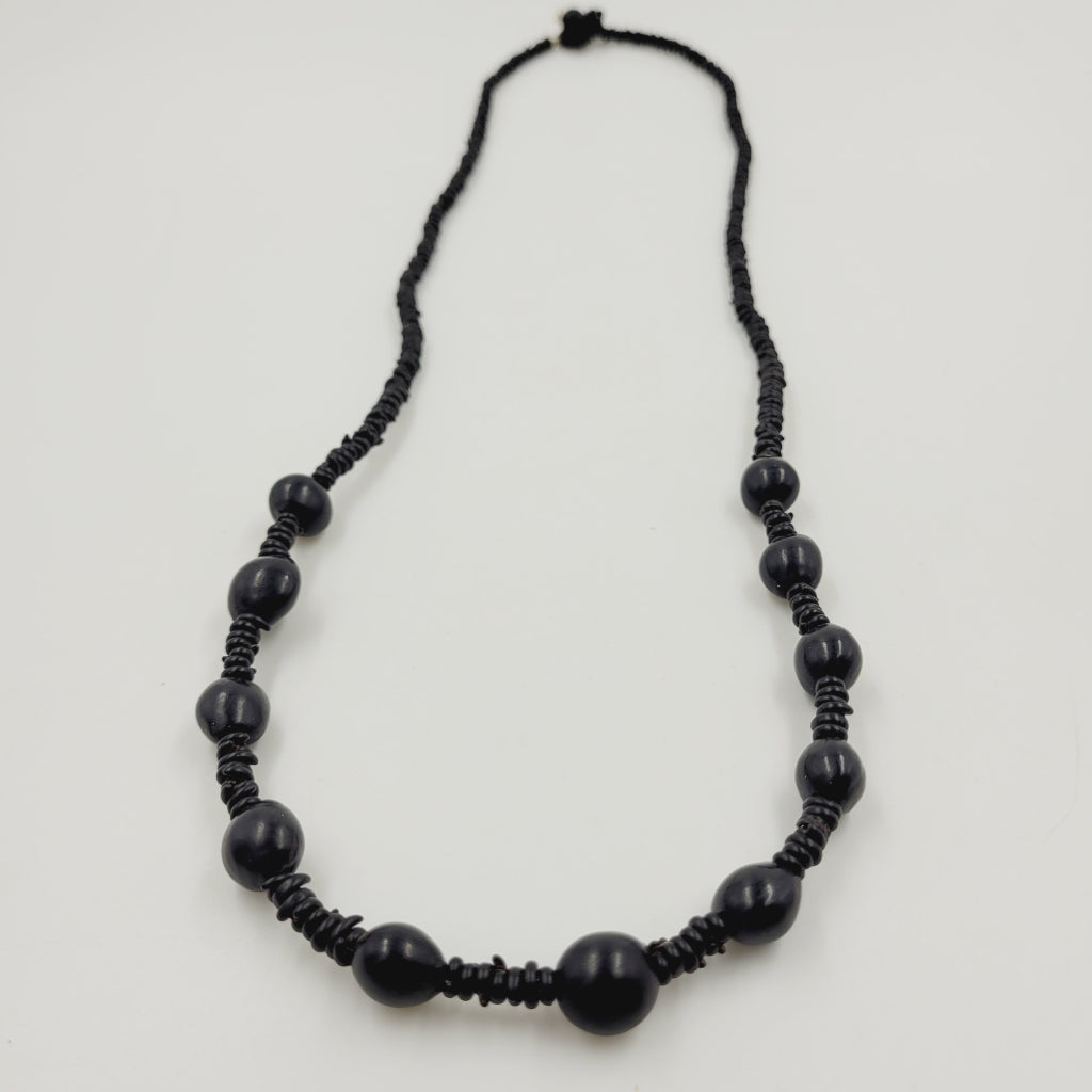 Colar Indígena em sementes Pretas Povo Rikbaktsa