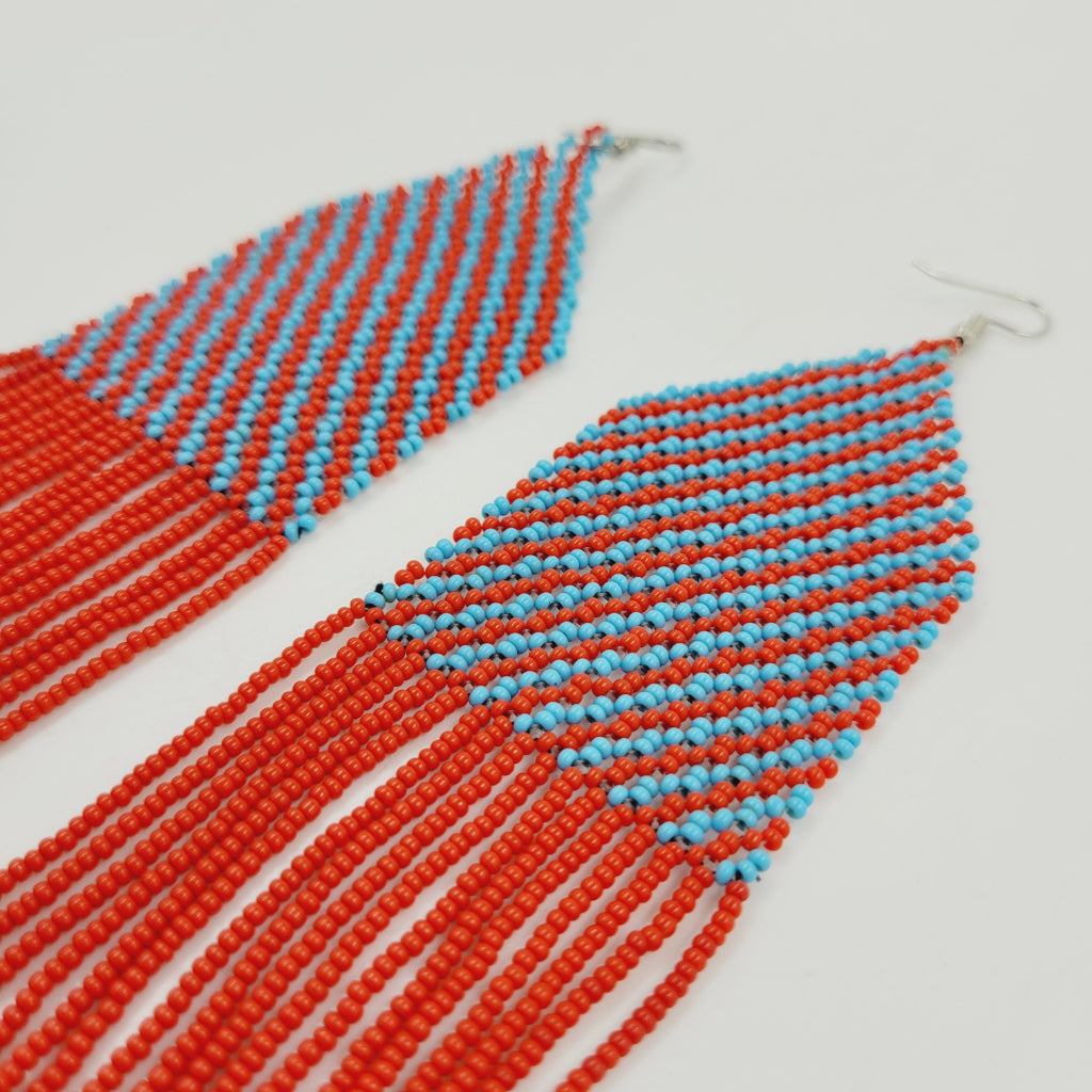 Brinco de Miçanga Vermelho e Azul Povo Kayapó