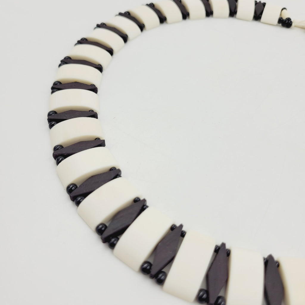 Colar Indígena de Madeira e Osso Povo Xakriabá