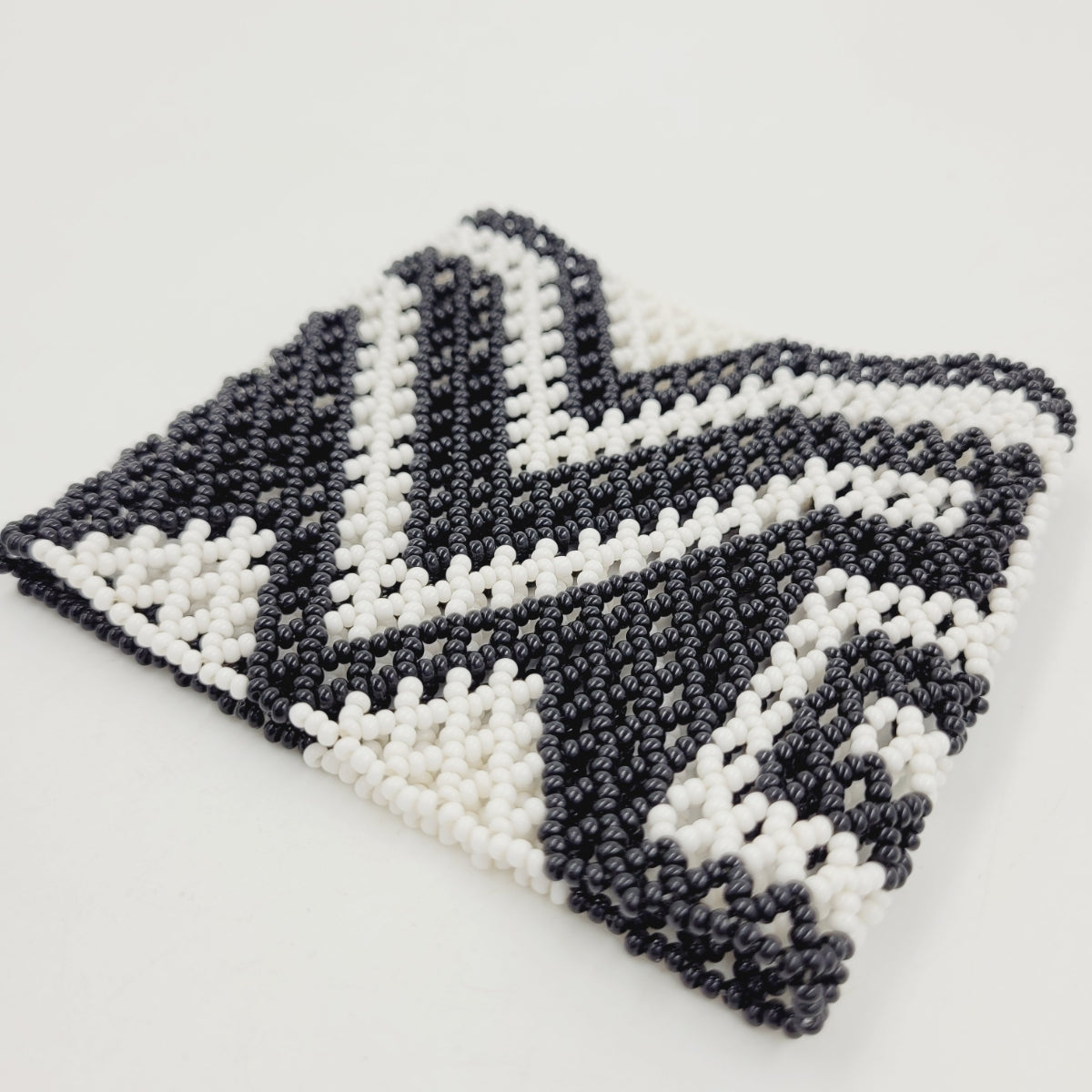 Pulseira de Miçanga Preta e Branca Kayapó