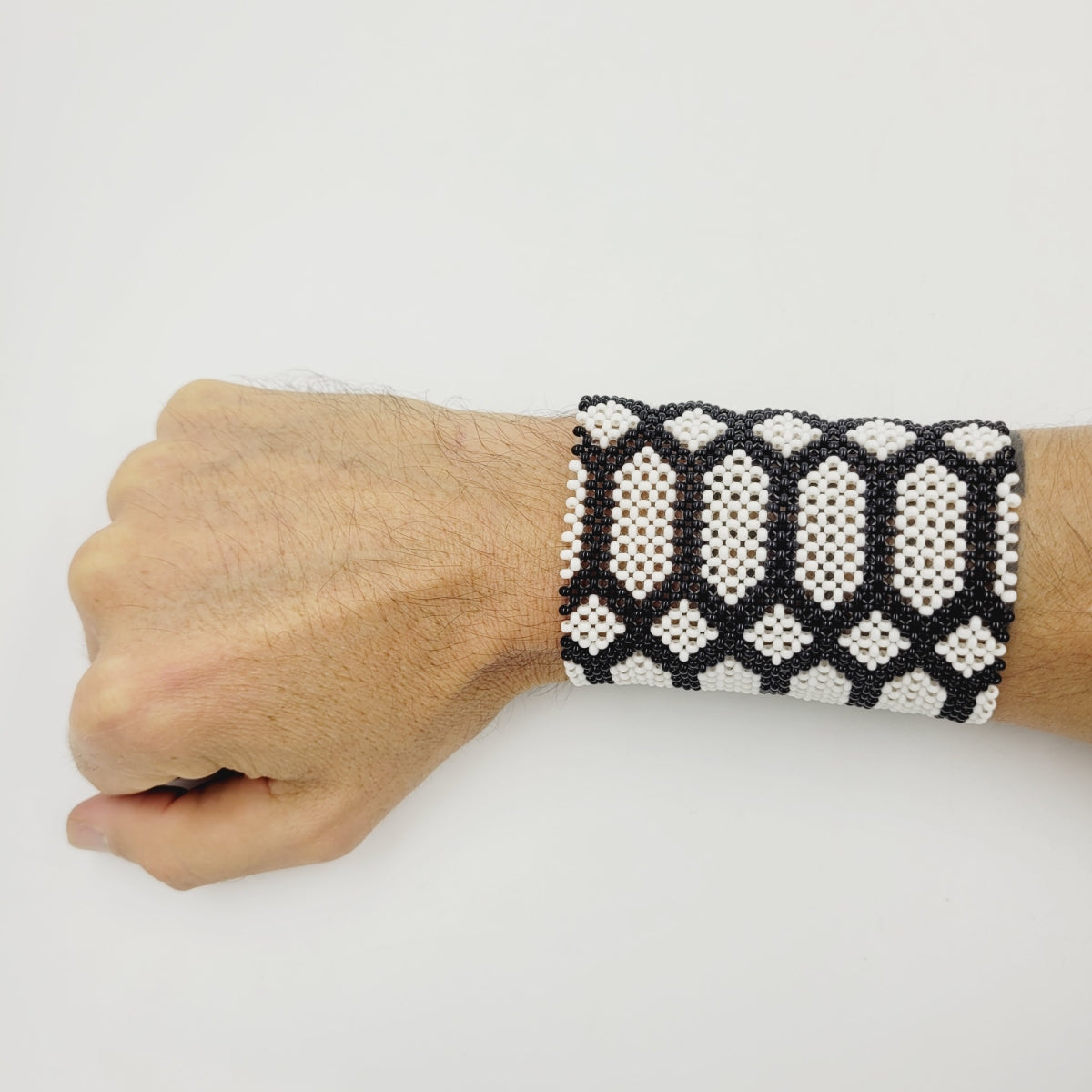 Pulseira Miçanga de Vidro Preto e Branco