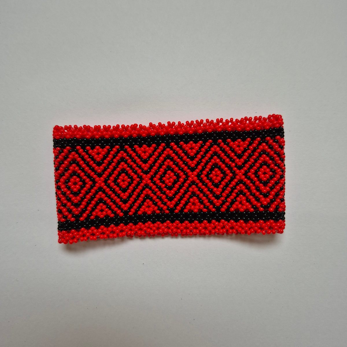 Pulseira de Miçanga Vermelha e Preto Fio Elástico Povo Mehinako