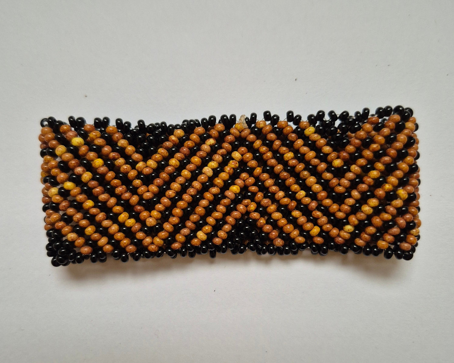 Pulseira de Miçanga Marrom e Preta Fio Elástico Povo Mehinako
