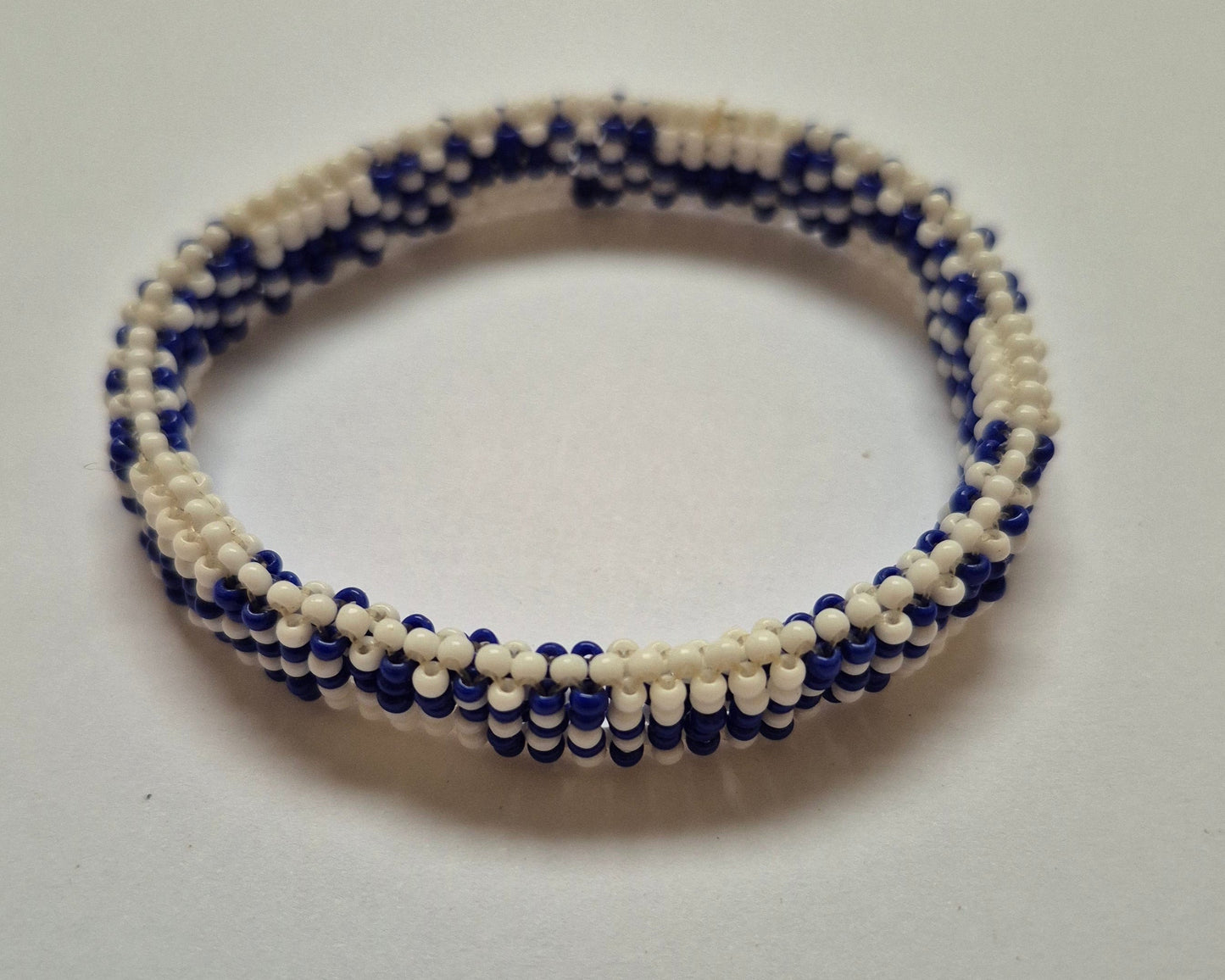 Pulseira de Miçanga Azul e Branca Fio Elástico Povo Mehinako