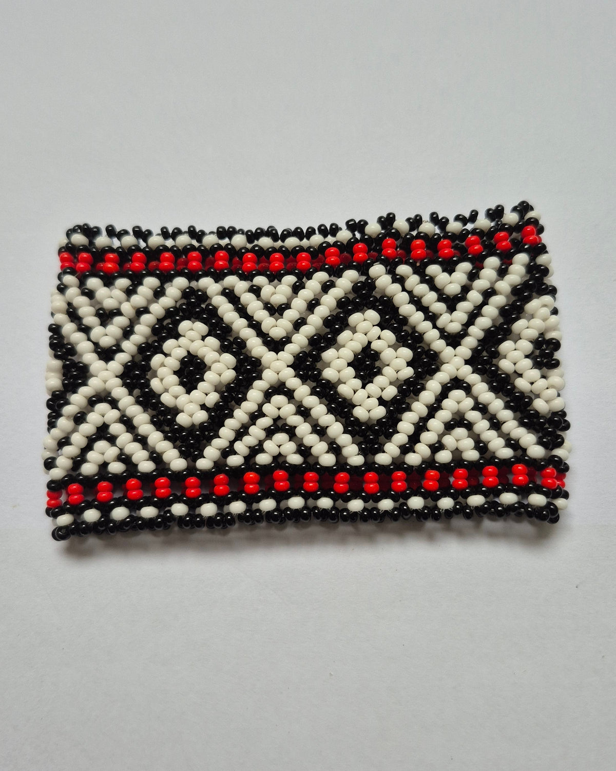Pulseira de Miçanga Vermelha Preta e Branca Povo Waura