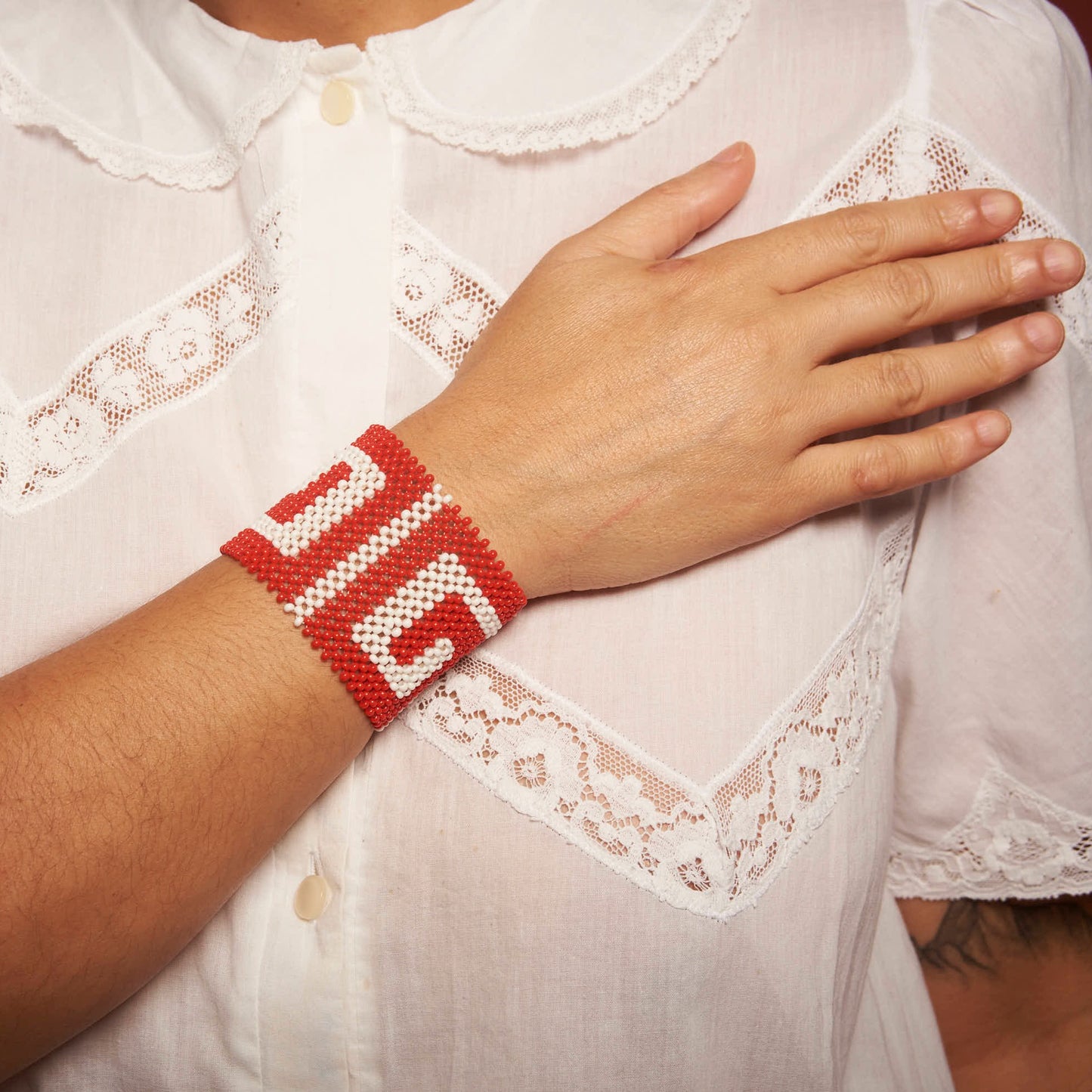 Pulseira de Miçanga Vermelha e Branca Povo Kayapó