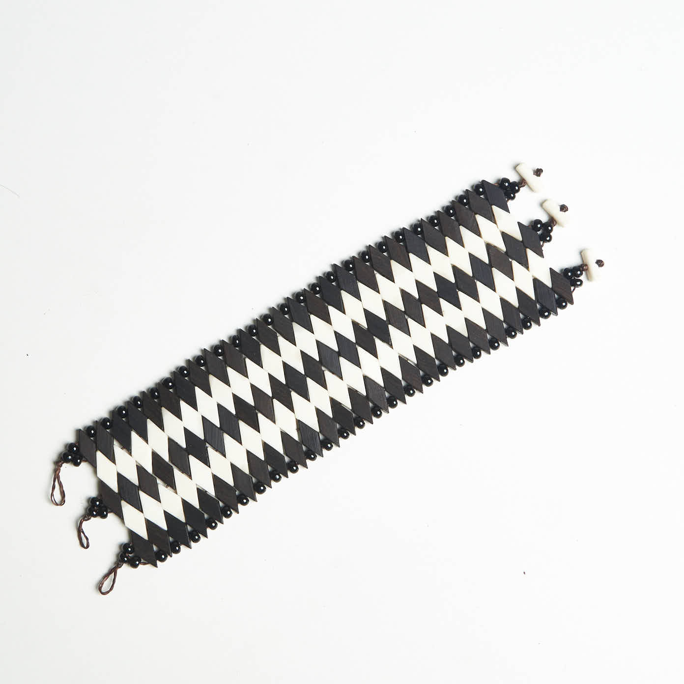 Pulseira Indígena de Madeira Itapicuru Branca e Preta Povo Xakriabá