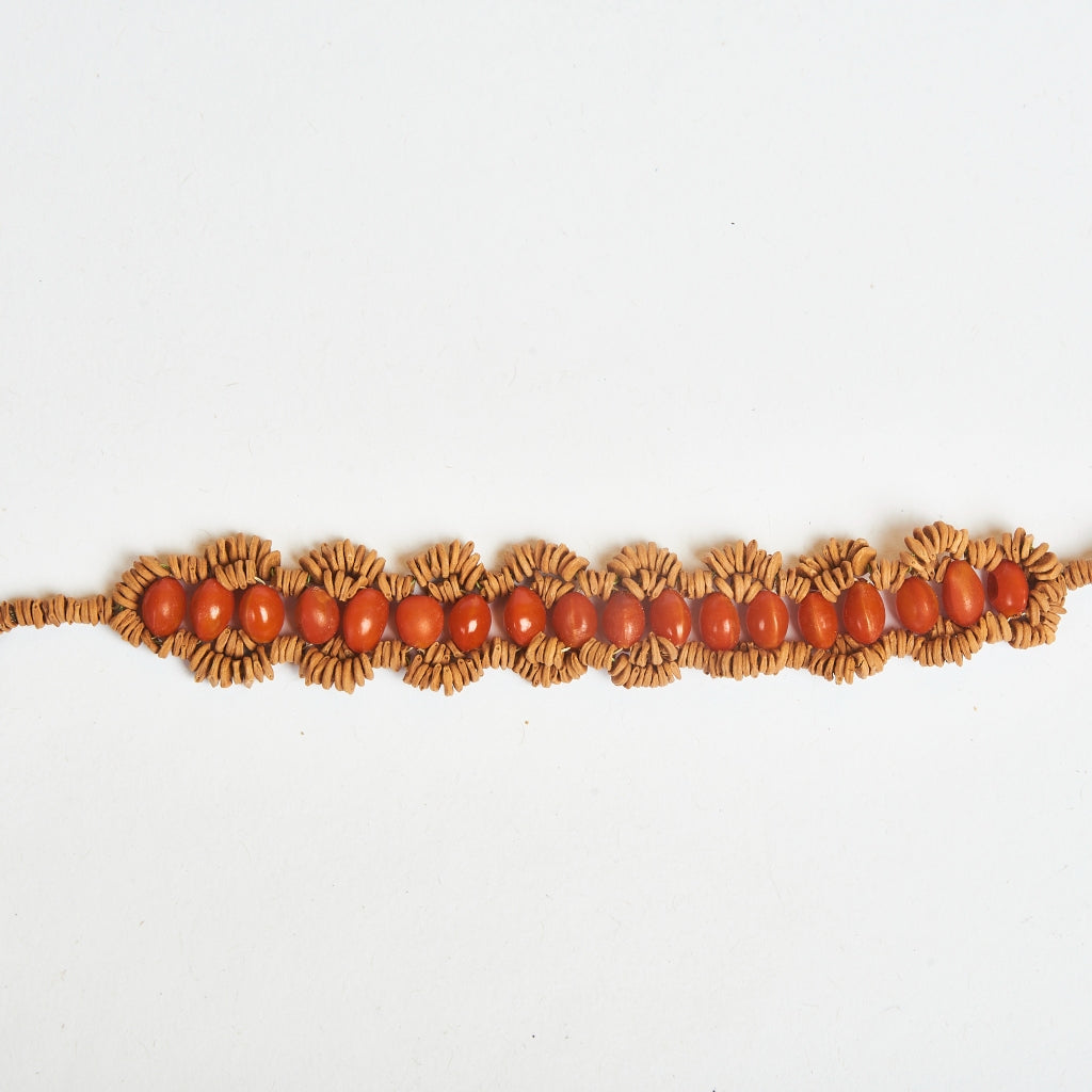 Pulseira com Sementes Laranjas Apiaká