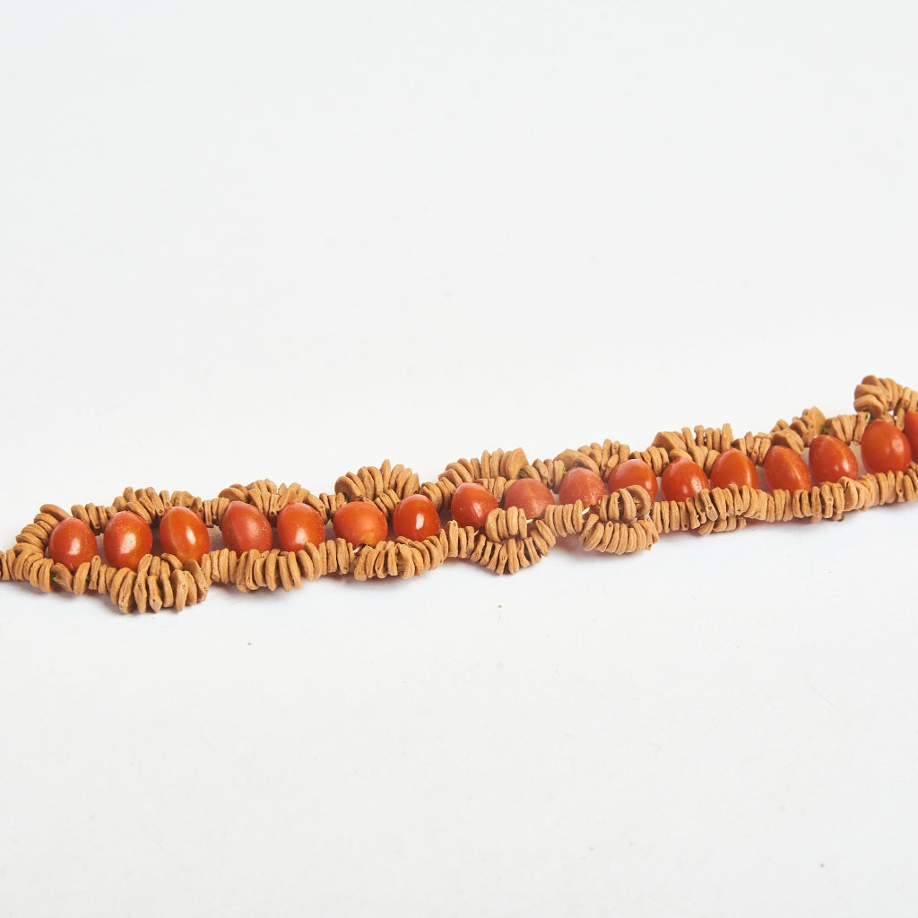 Pulseira com Sementes Laranjas Apiaká