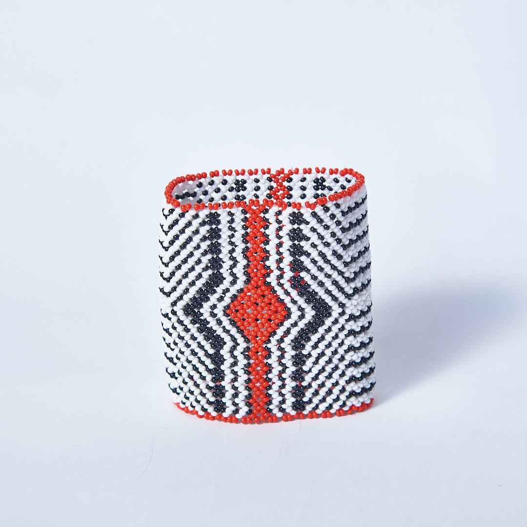 Pulseira de Miçanga Branca  Preta e Vermelha fio Elástico Povo Kamayurá