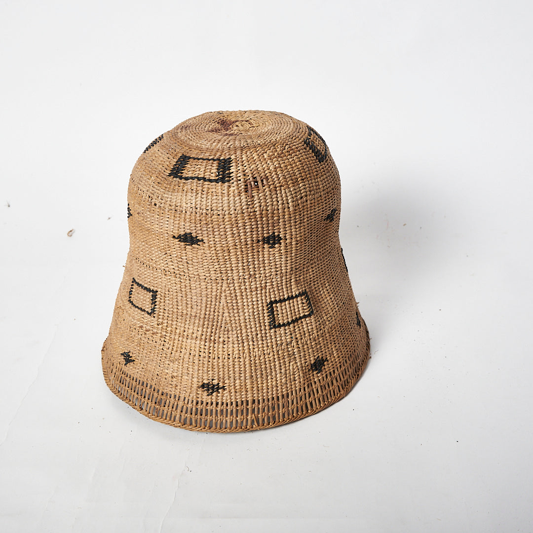 Cesto Indígena Preto e Bege Povo Yanomami