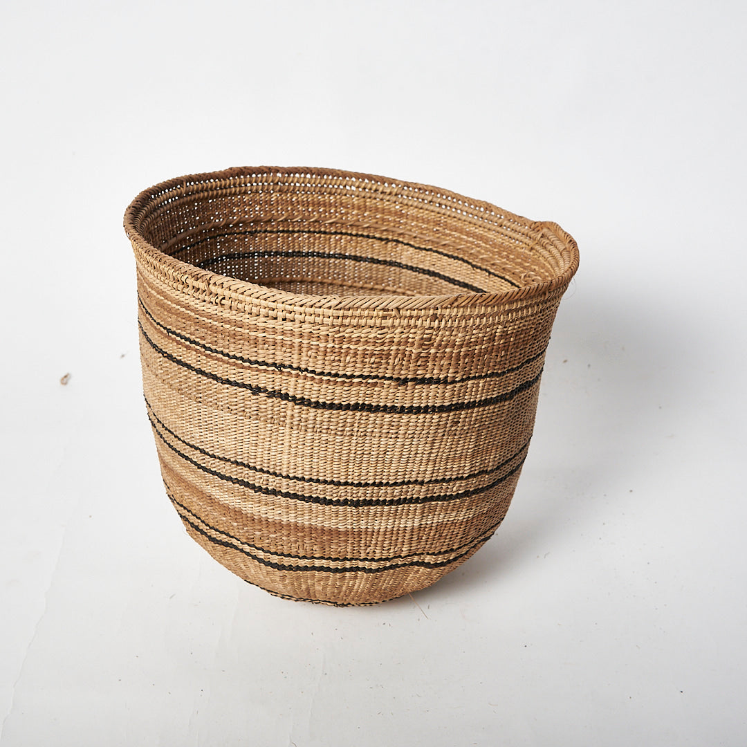 Cesto Indígena Preto e Bege Povo Yanomami