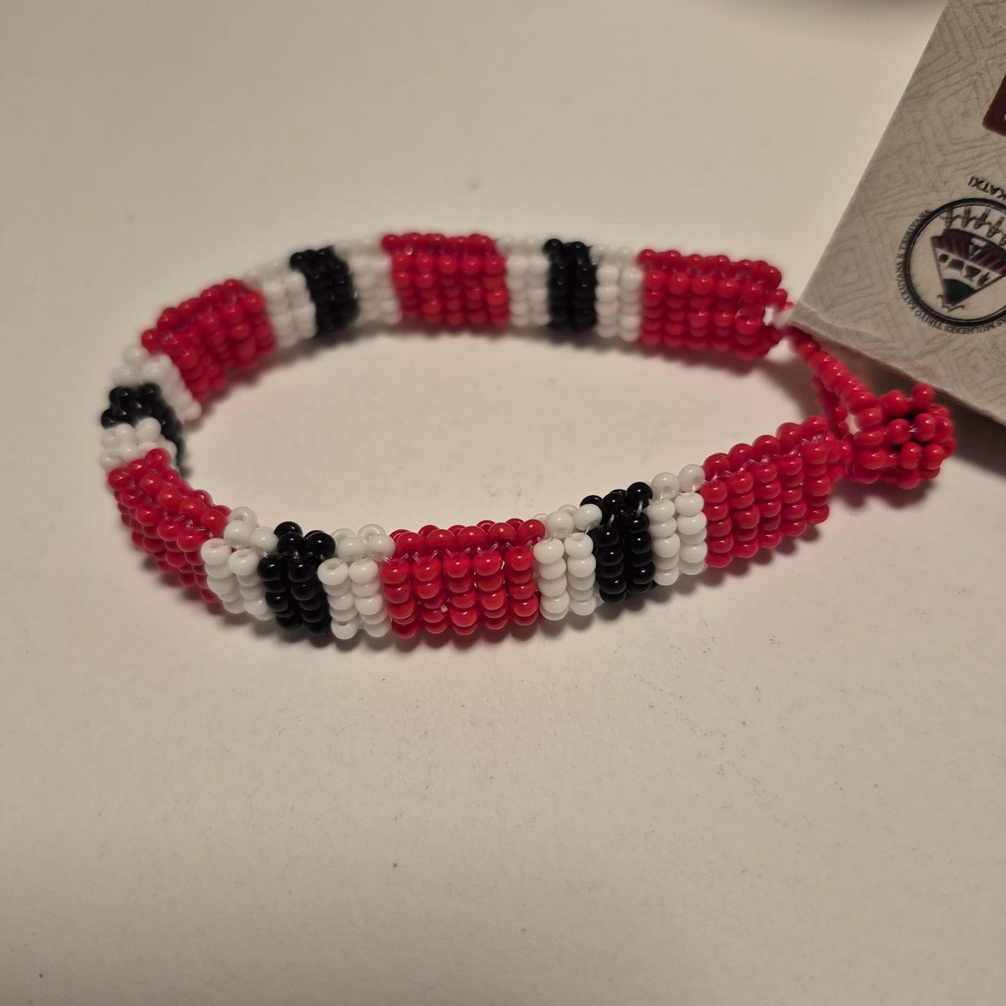 Pulseira Branca Preta e Vermelha Cobra Coral Povo Waura