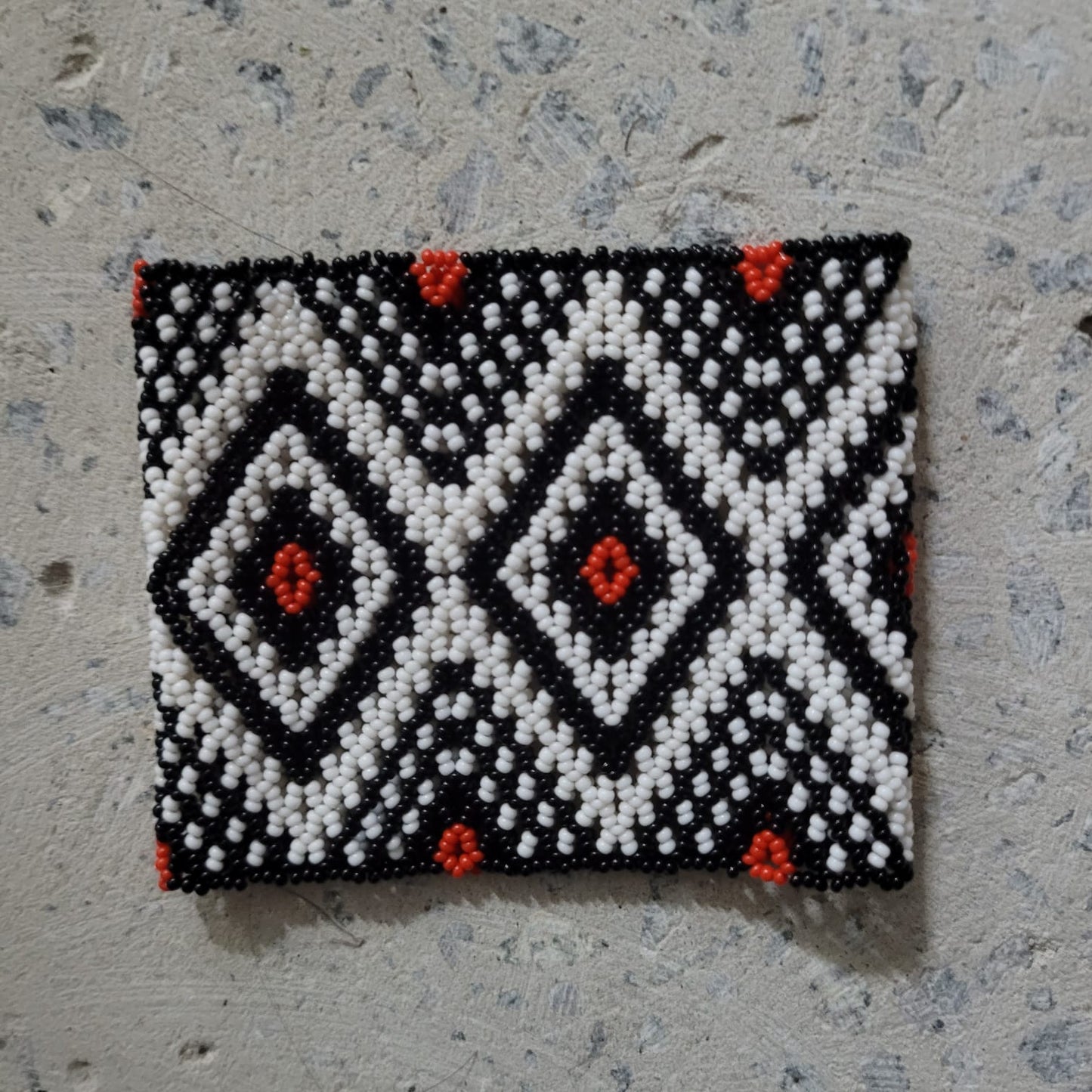 Preta Vermelha e Branca com Grafismos Ornamentais Povo Waura