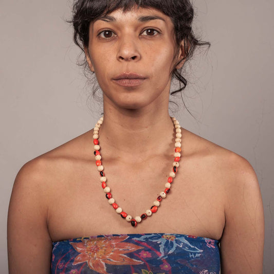 Colar Indígena de Sementes Povo Apiaká