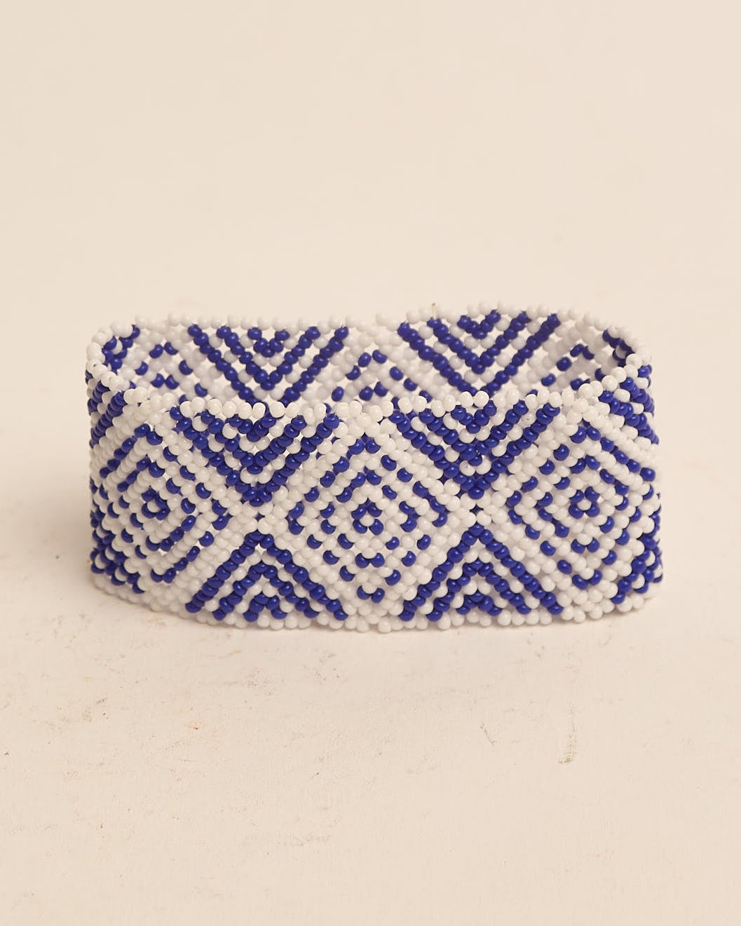 Pulseira de Miçanga Azul e Branca Fio Elástico Povo Waura