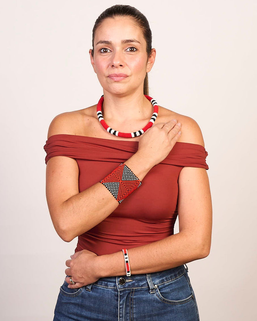 Pulseira de Miçanga Branca Preta e Vermelha fio Elástico Povo Kamayurá
