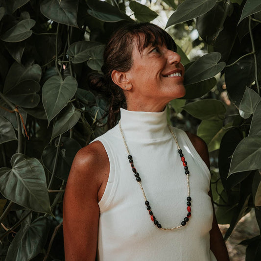Colar de Sementes Bege Preta e Vermelha Povo Rikbaktsa