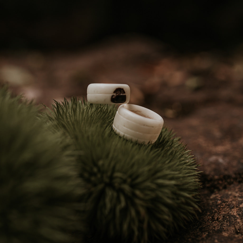 Anel Branco e Preto do Povo Apurinã de Jarina Marfim Vegetal