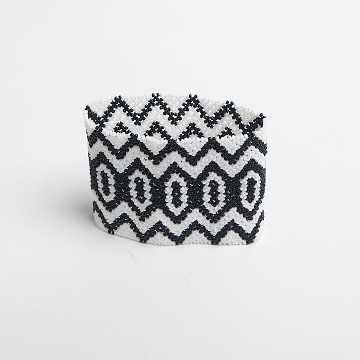 Pulseira de Miçanga Preto e Branca Waura