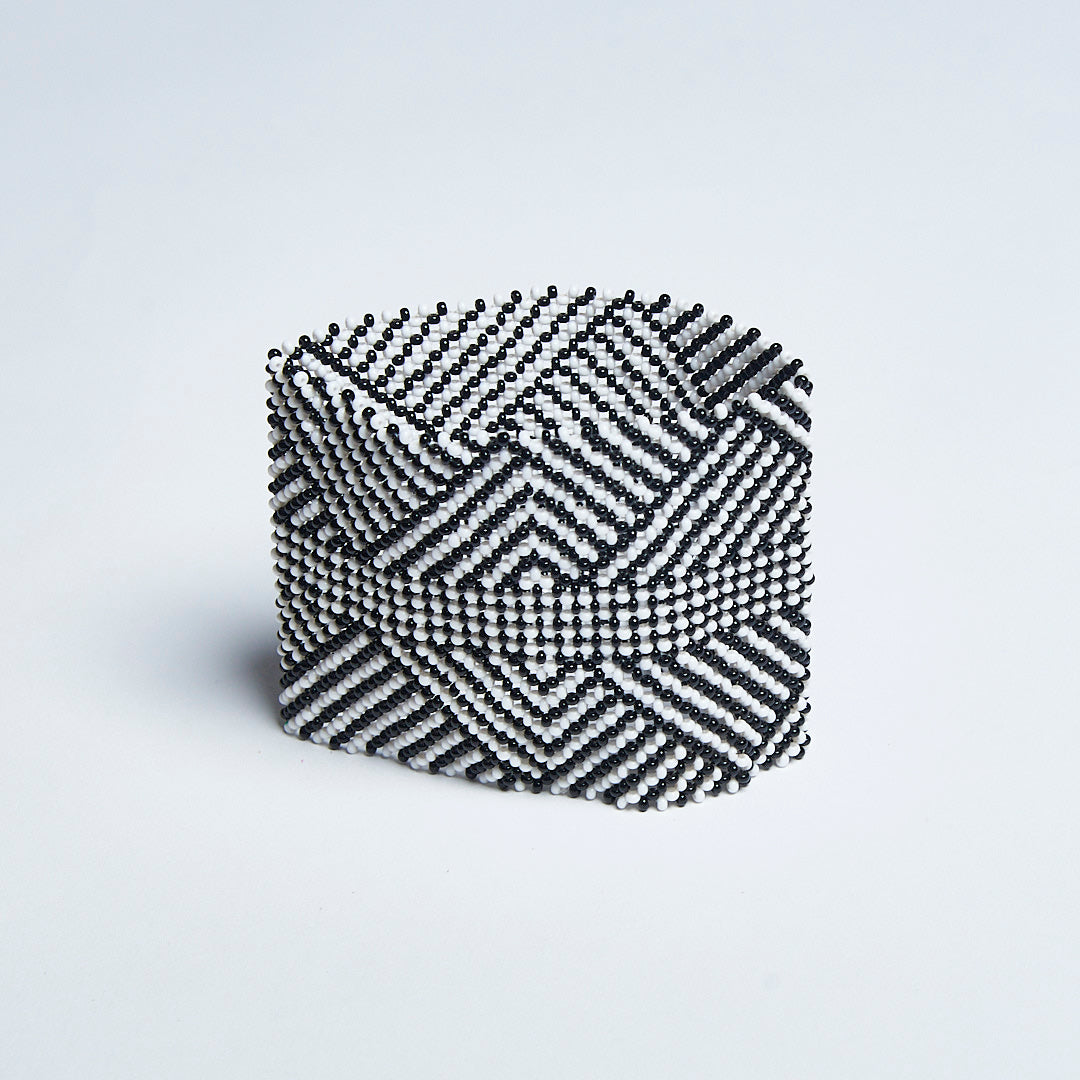 Pulseira de Miçanga Preta e Branca Kayapó