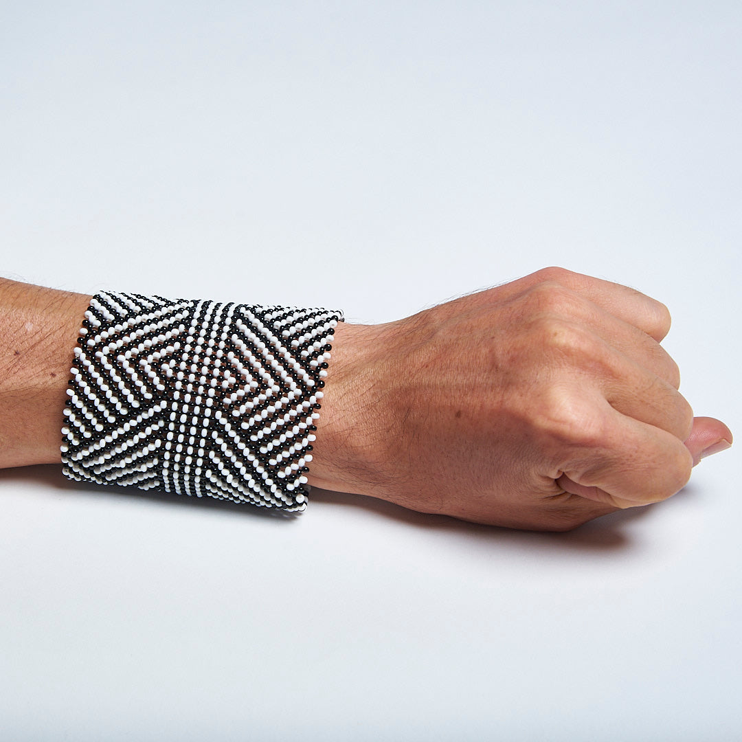 Pulseira de Miçanga Preta e Branca Kayapó