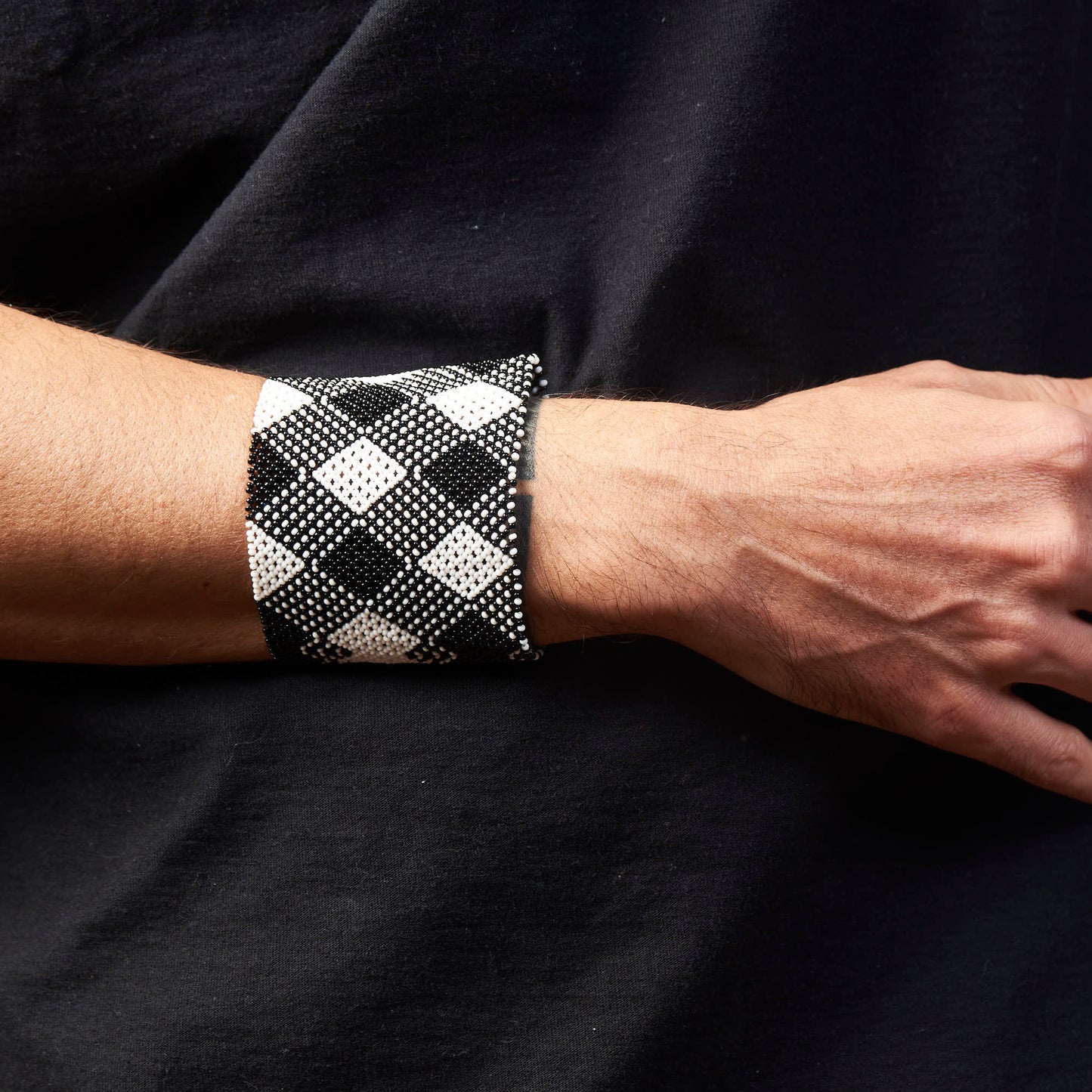 Pulseira de Miçanga Branca e Preta Povo Kamayurá