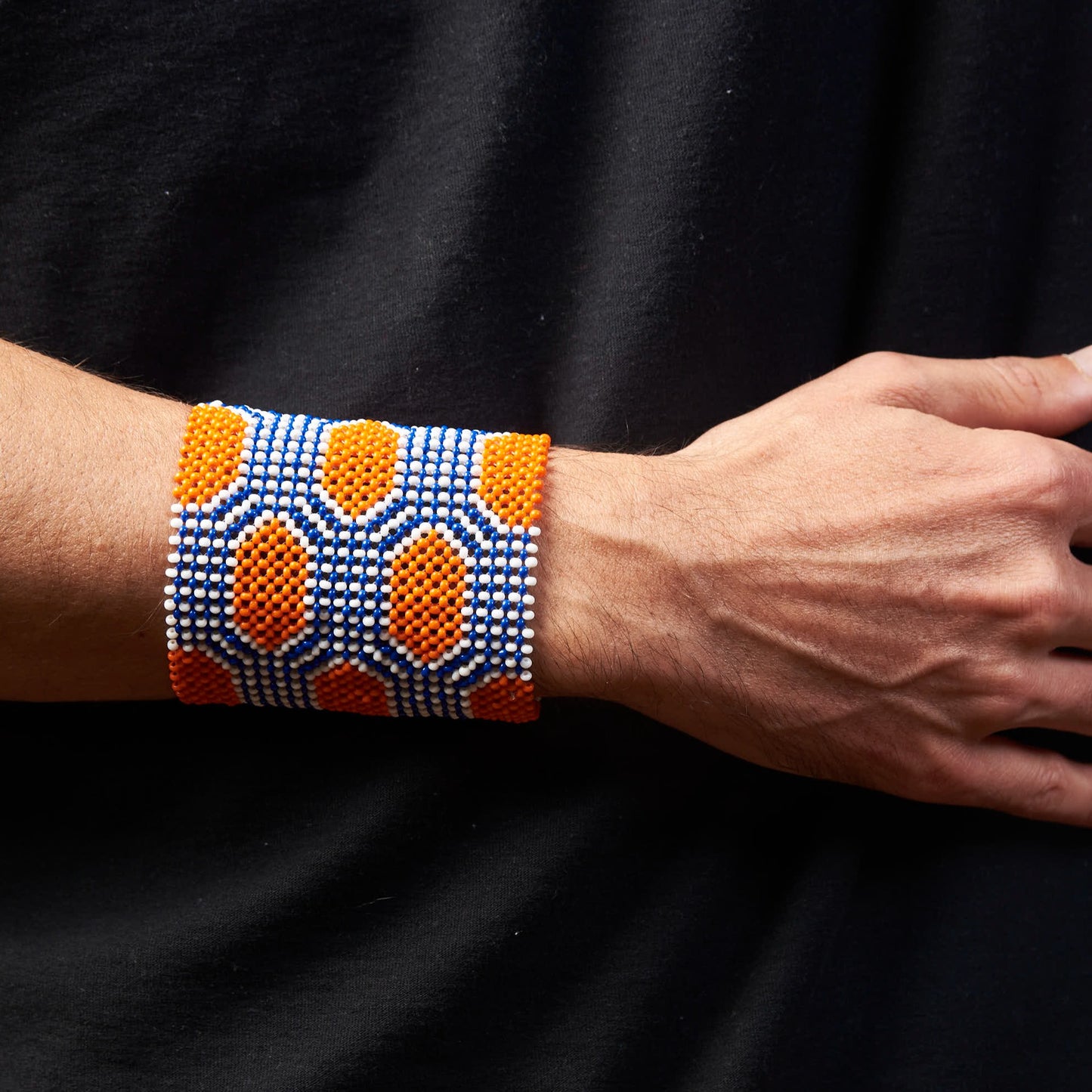 Pulseira de Miçanga Azul e Laranja Artesanal Kayapó