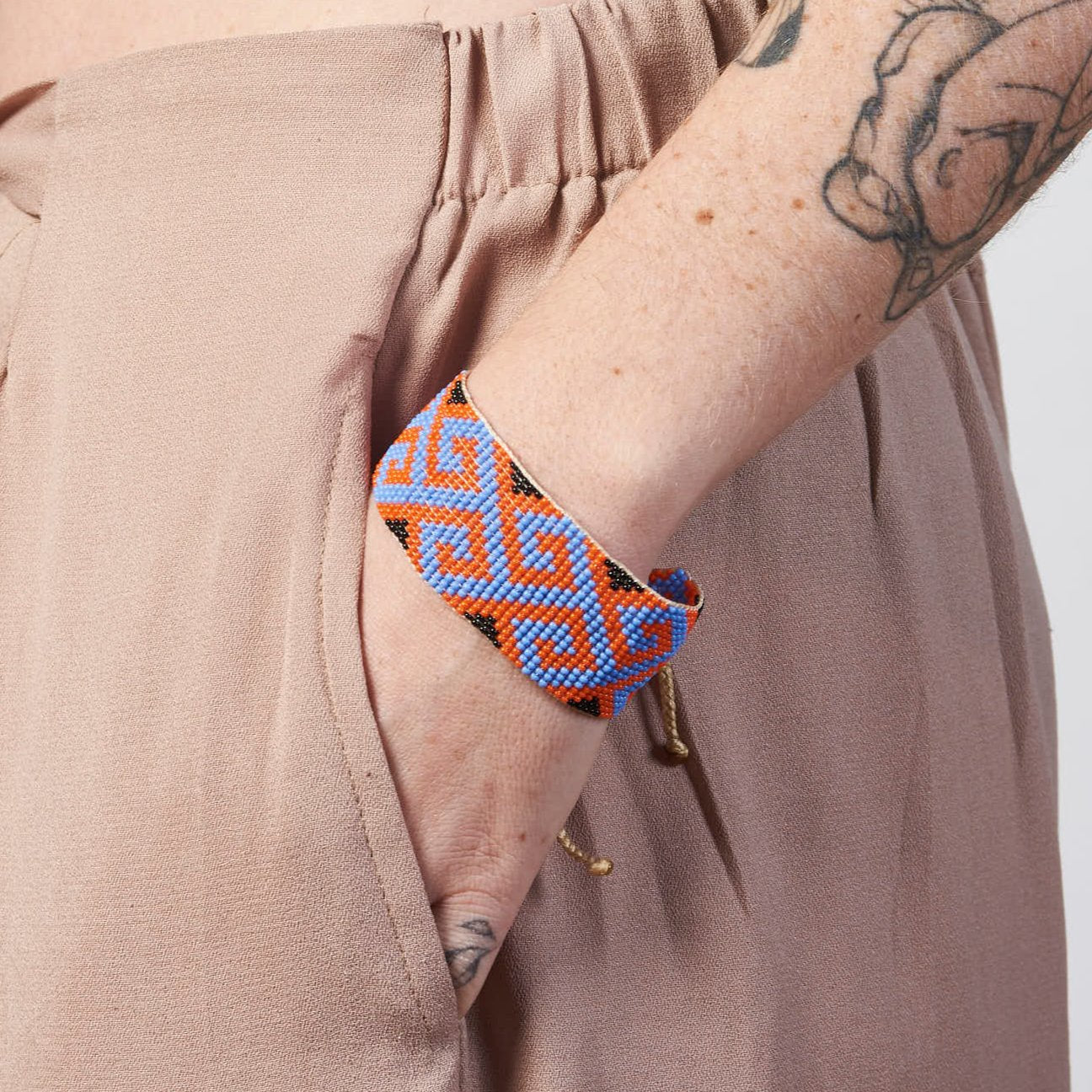 Pulseira Azul e Laranja Artesanal Wayana