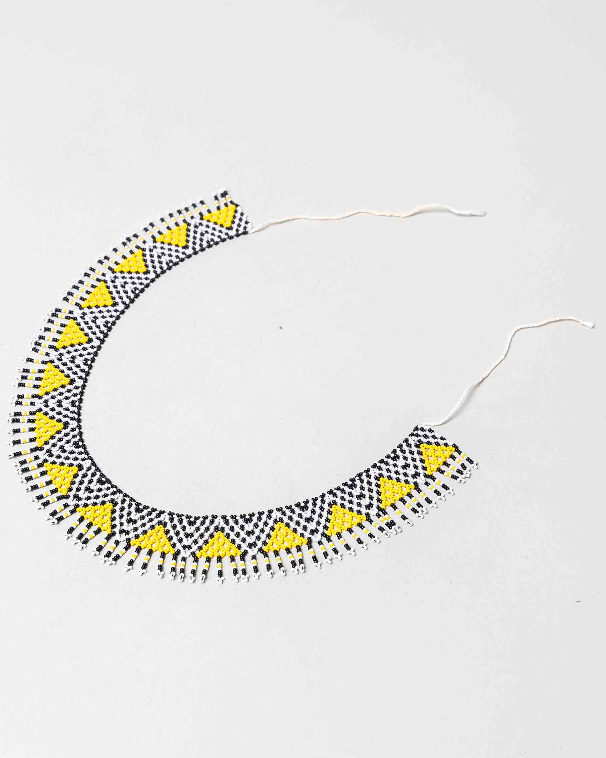 Colar de Miçanga Preto Branco e Amarelo Povo Kuikuro