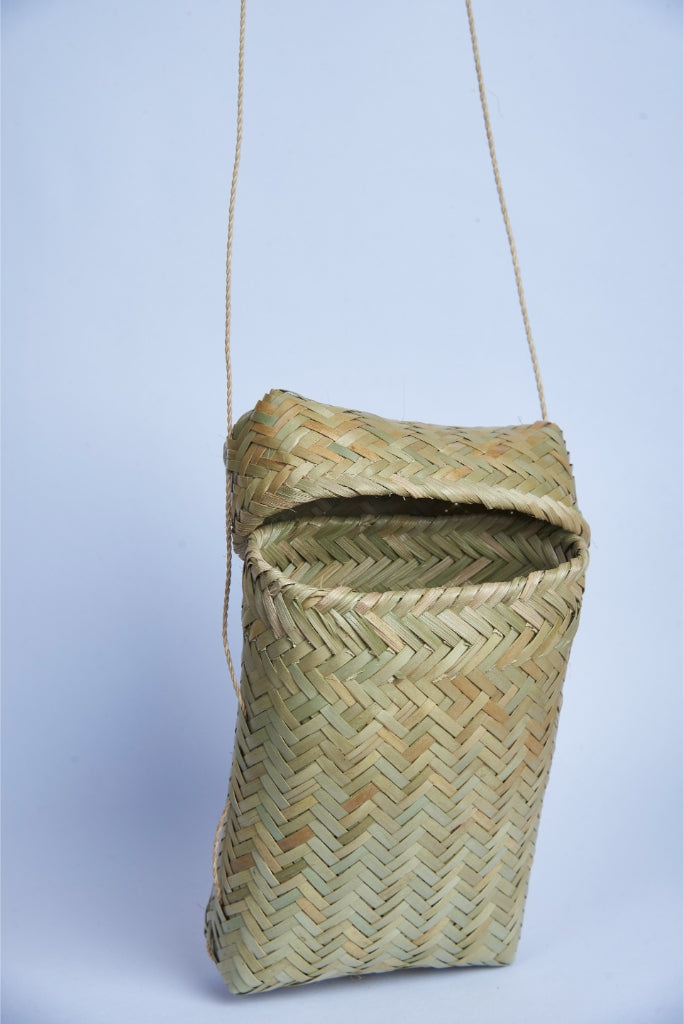 Bolsa Pequena Artesanal de Fibra Kanela
