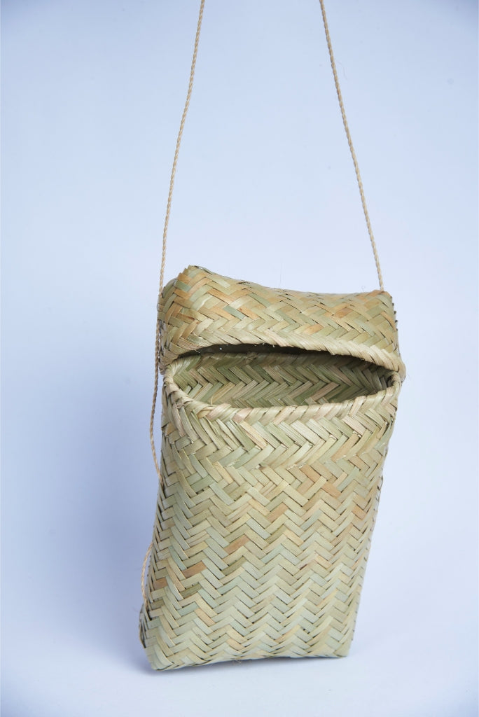 Bolsa Pequena Artesanal de Fibra Kanela