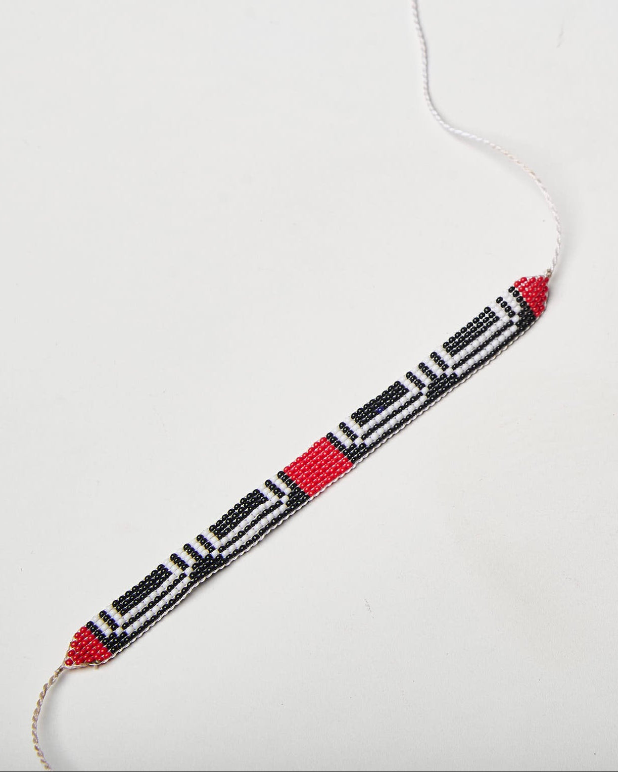 Pulseira de Miçanga Vermelha Preta e Brannca Ajustável Povo Waura