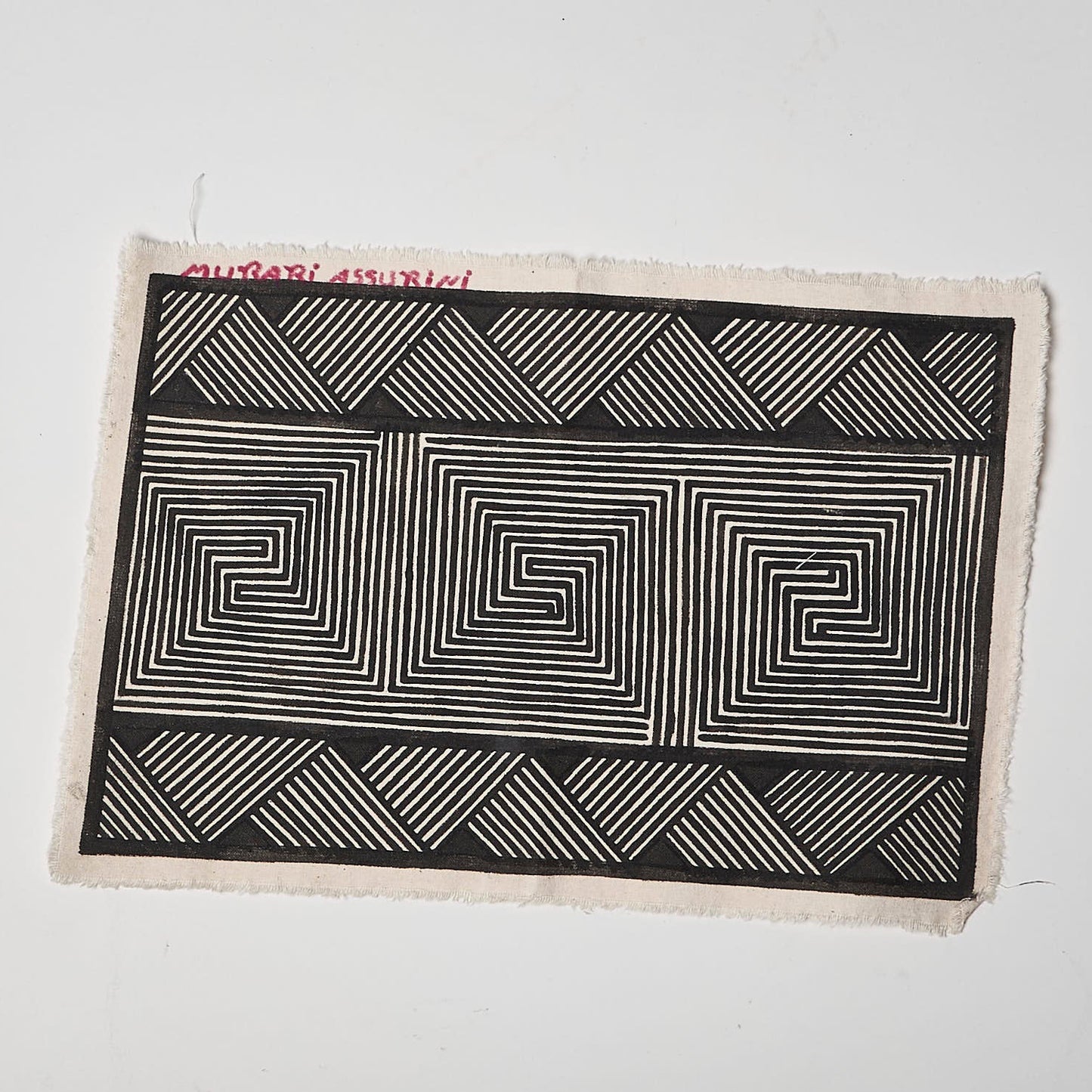 Grafismo em Tecido Asurini