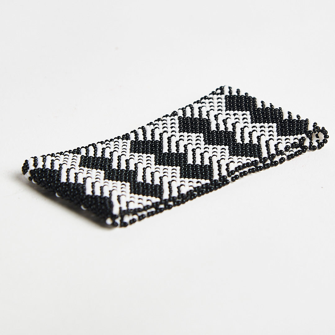 Pulseira de Miçanga Preta e Branca de Vidro Waura