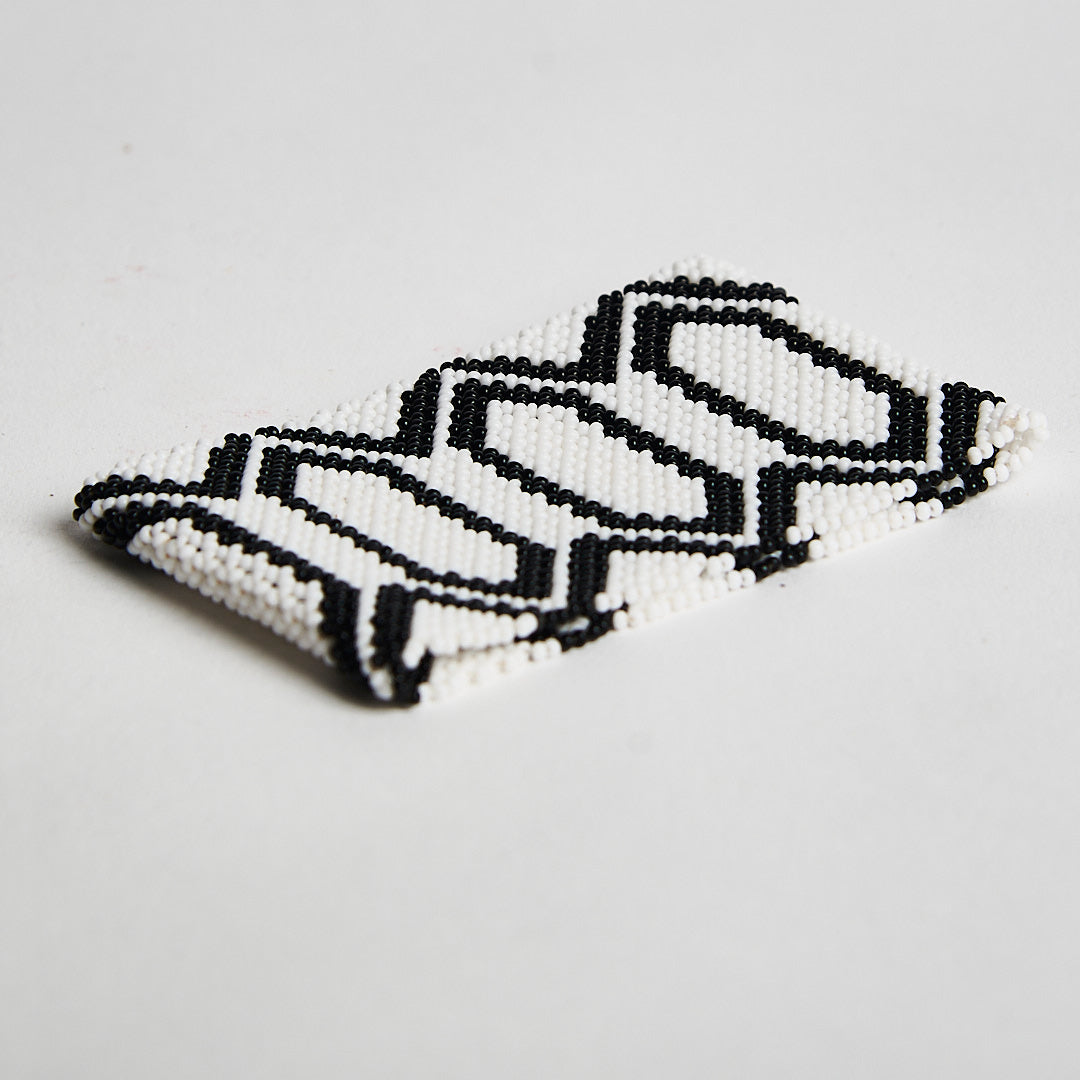 Pulseira de Miçanga Preta e Branca Waura