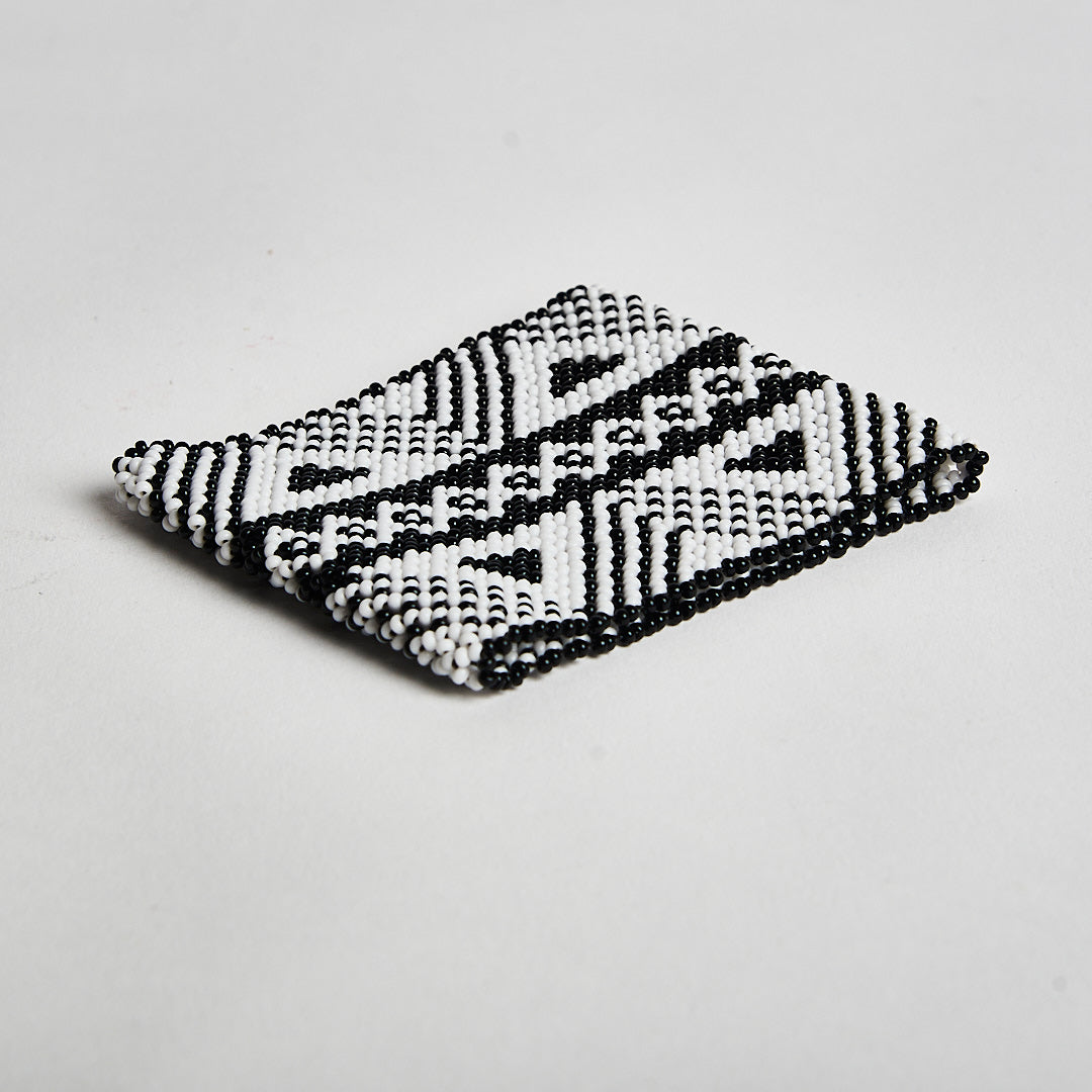 Pulseira de Miçanga Branca e Preto Waura