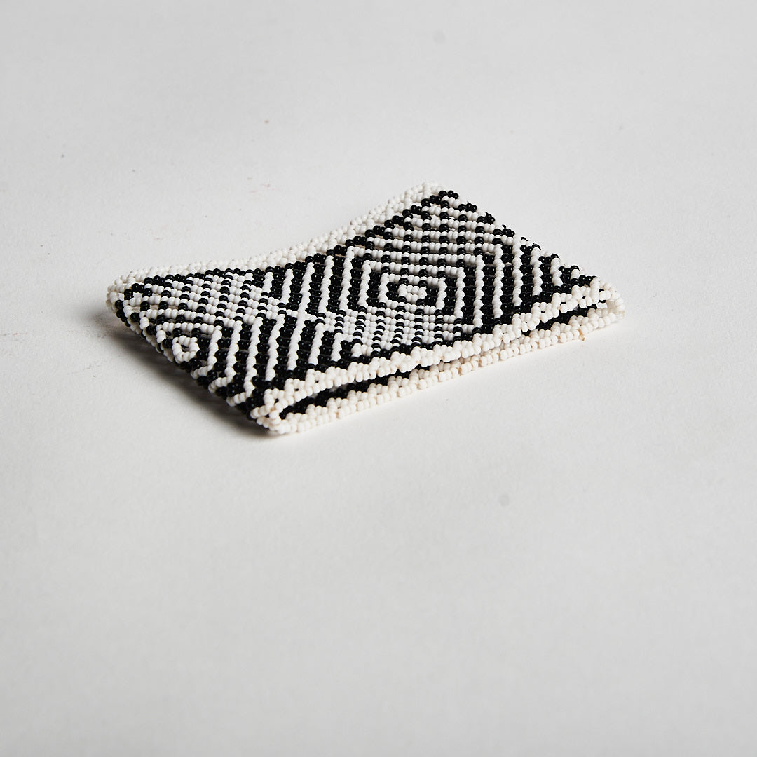 Pulseira de Miçanga Preto e Branca de Vidro Waura