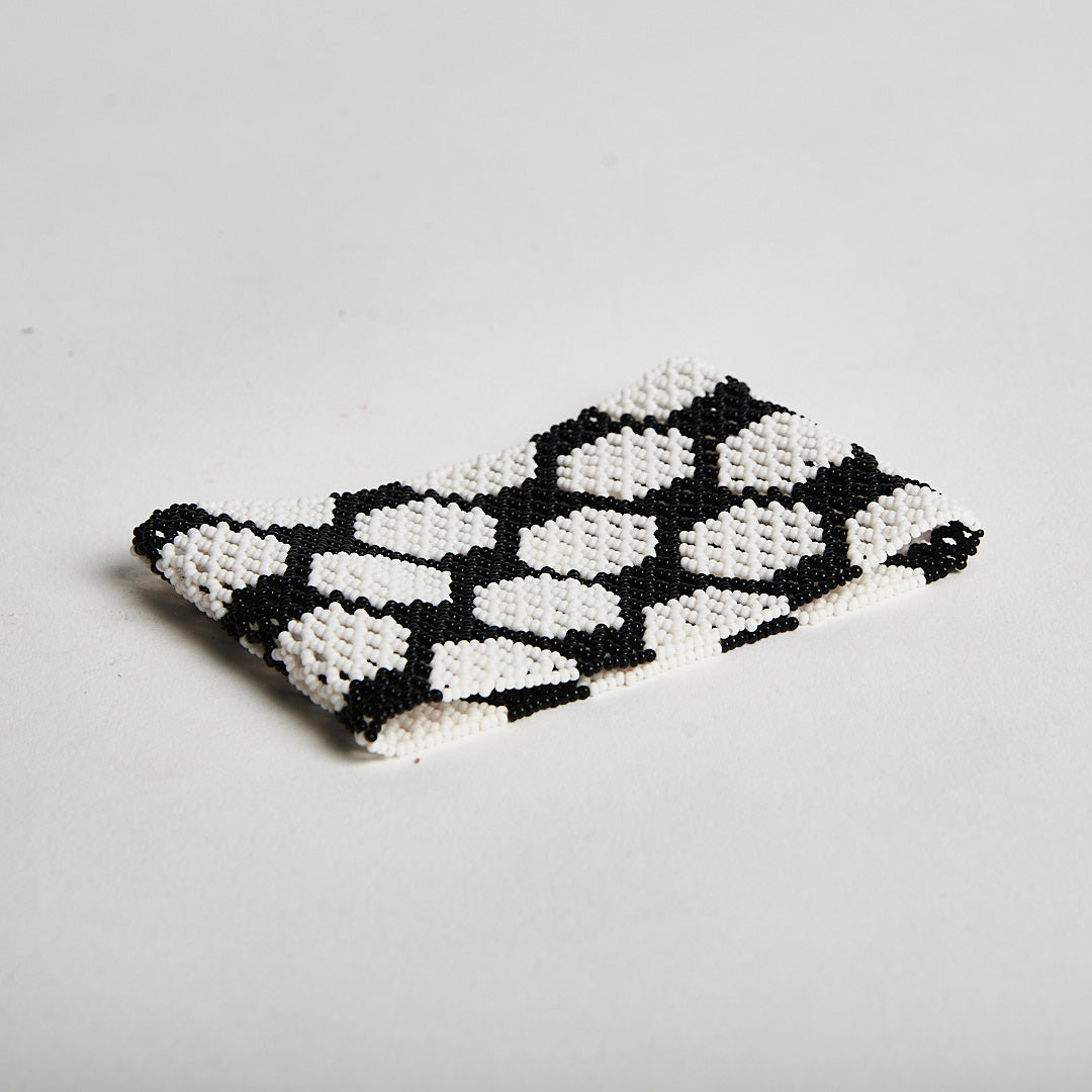 Pulseira de Miçanga Preta e Branca Kayapó