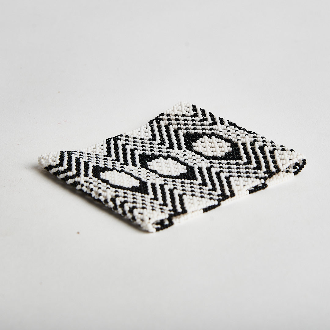 Pulseira de Miçanga Preta e Branca Kayapó